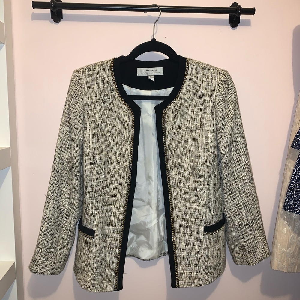 Chic Tweed Blazer!